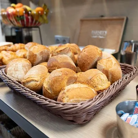Lägenhetshotell Nemea Aeroport 3*
